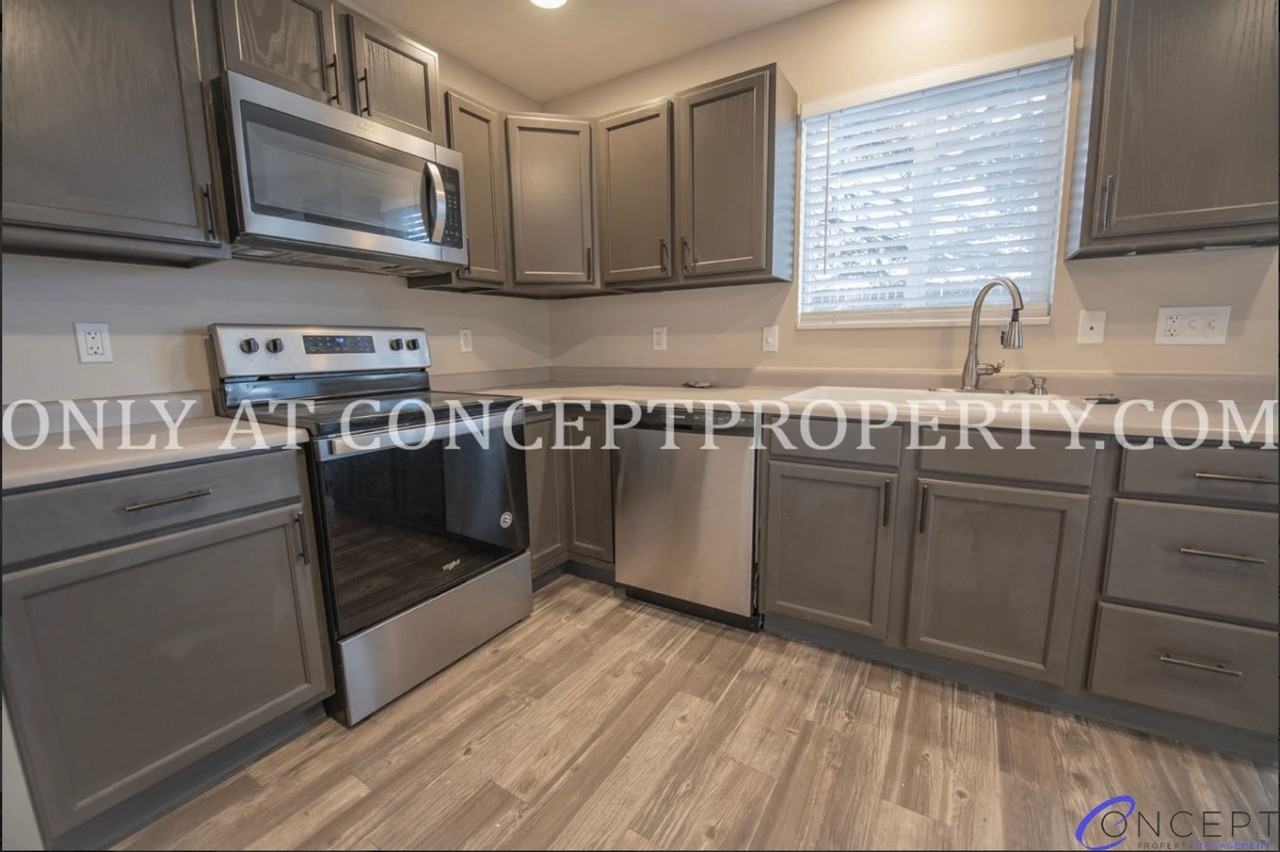 Creekside Townhomes - Photo 5 of 47