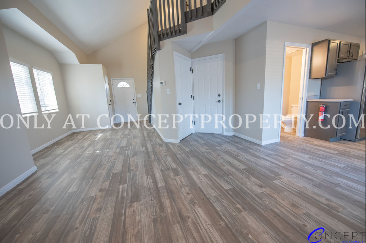 Creekside Townhomes - Photo 6 of 47