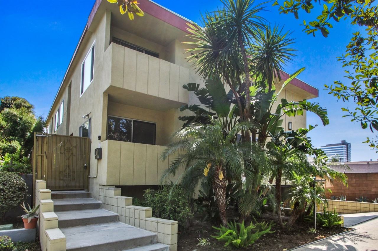 1432 16th St, prime Santa Monica location, just south of Santa Monica Blvd. - Photo 3 of 4