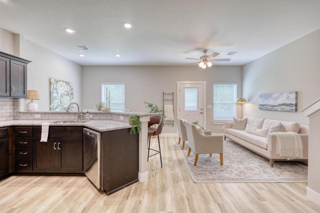 3425 S Kenser Ct - Photo 3 of 42