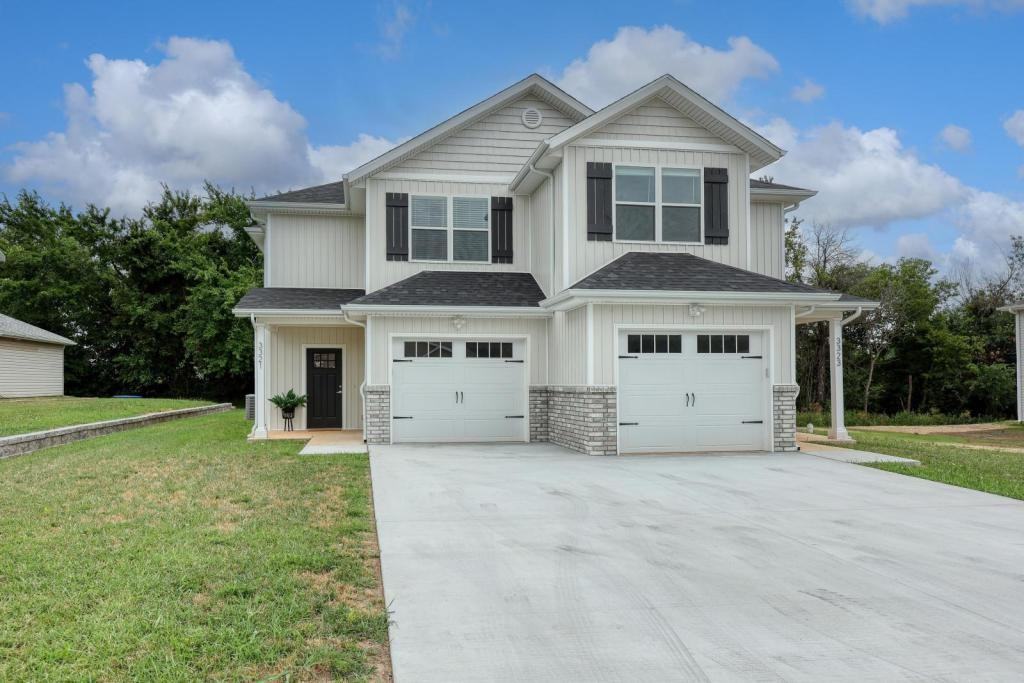 3437 S Kenser Ct - Photo 3 of 45