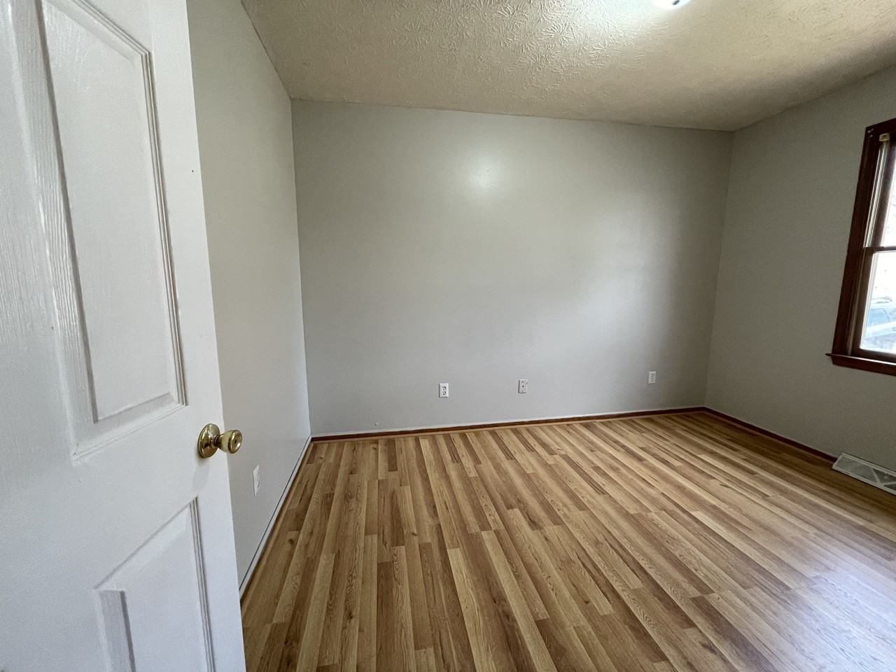 131 Bellmont Dr - Photo 2 of 16