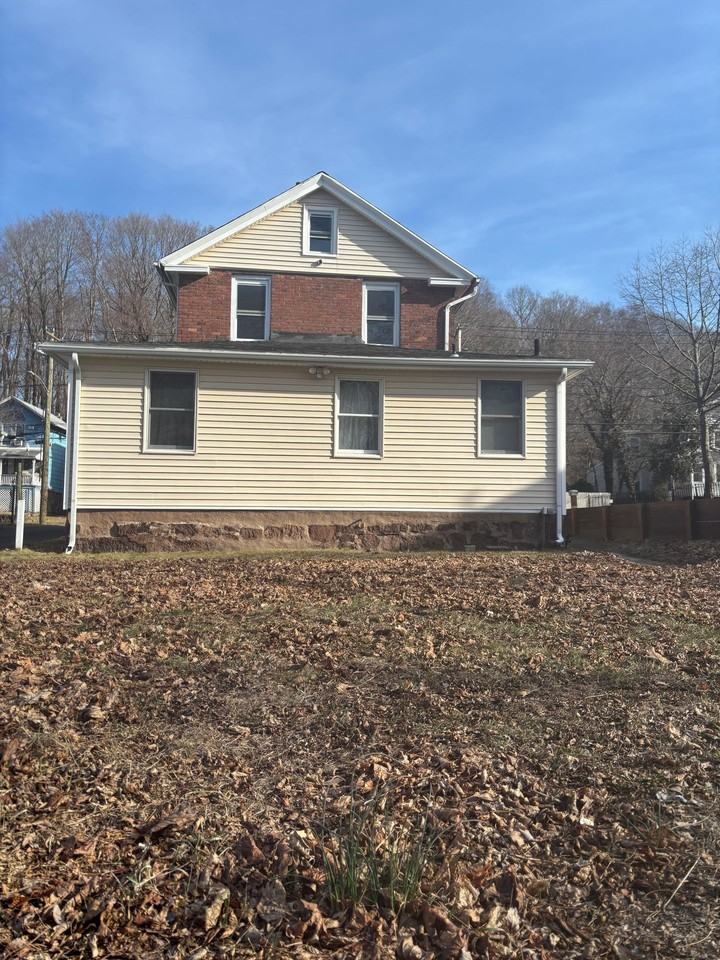 882 Quinnipiac Ave - Photo 2 of 3