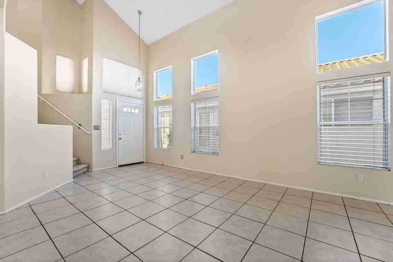 120 Mclaren St - Photo 4 of 22