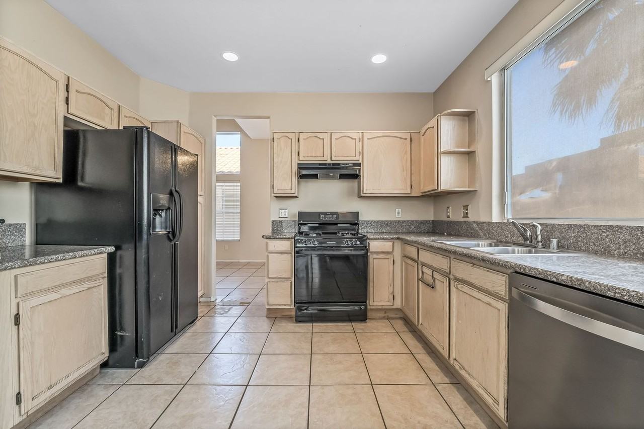 120 Mclaren St - Photo 5 of 22