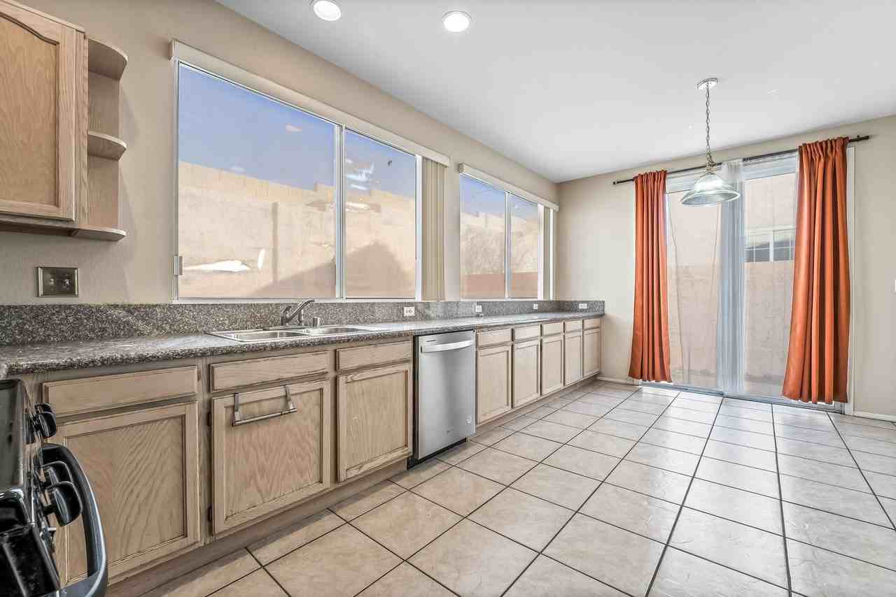 120 Mclaren St - Photo 7 of 22