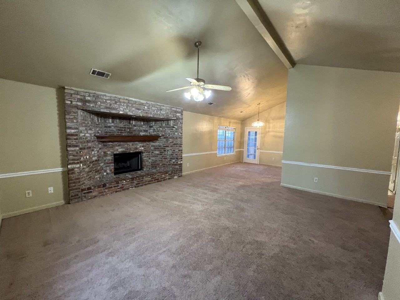 406 Club Dr - Photo 2 of 15