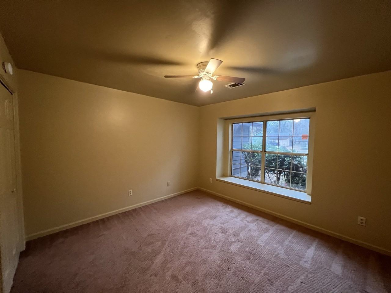 406 Club Dr - Photo 7 of 15