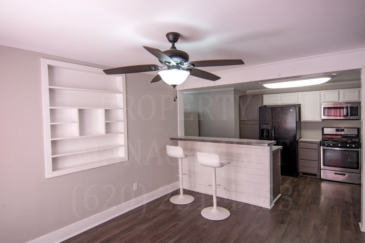 319 S 10th St - Photo 2 of 24