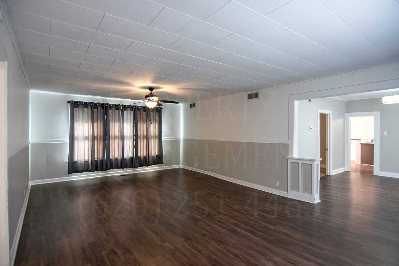 319 S 10th St - Photo 3 of 24