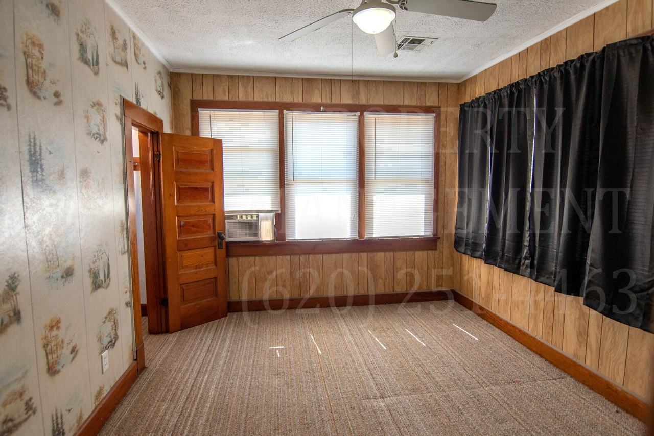 319 S 10th St - Photo 5 of 24