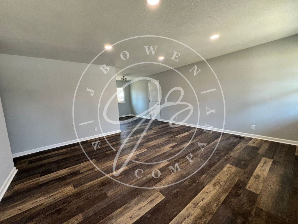 6051 Graystone Dr - Photo 3 of 14