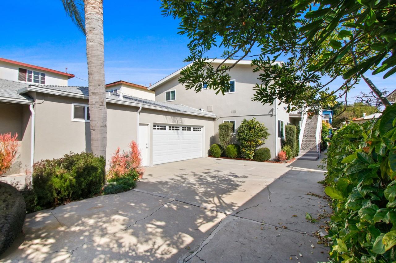 1531 Harvard St in Santa Monica - Photo 2 of 4