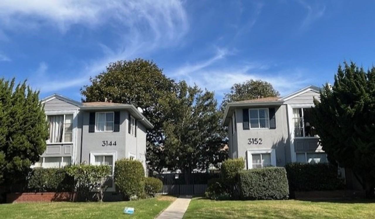 3144-3152 S. Barrington Ave in Mar Vista - Has a Pool! - Photo 2 of 4