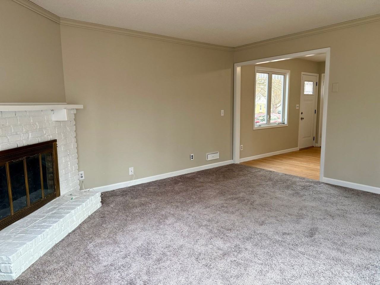 163 Roselawn Ave E - Photo 5 of 30