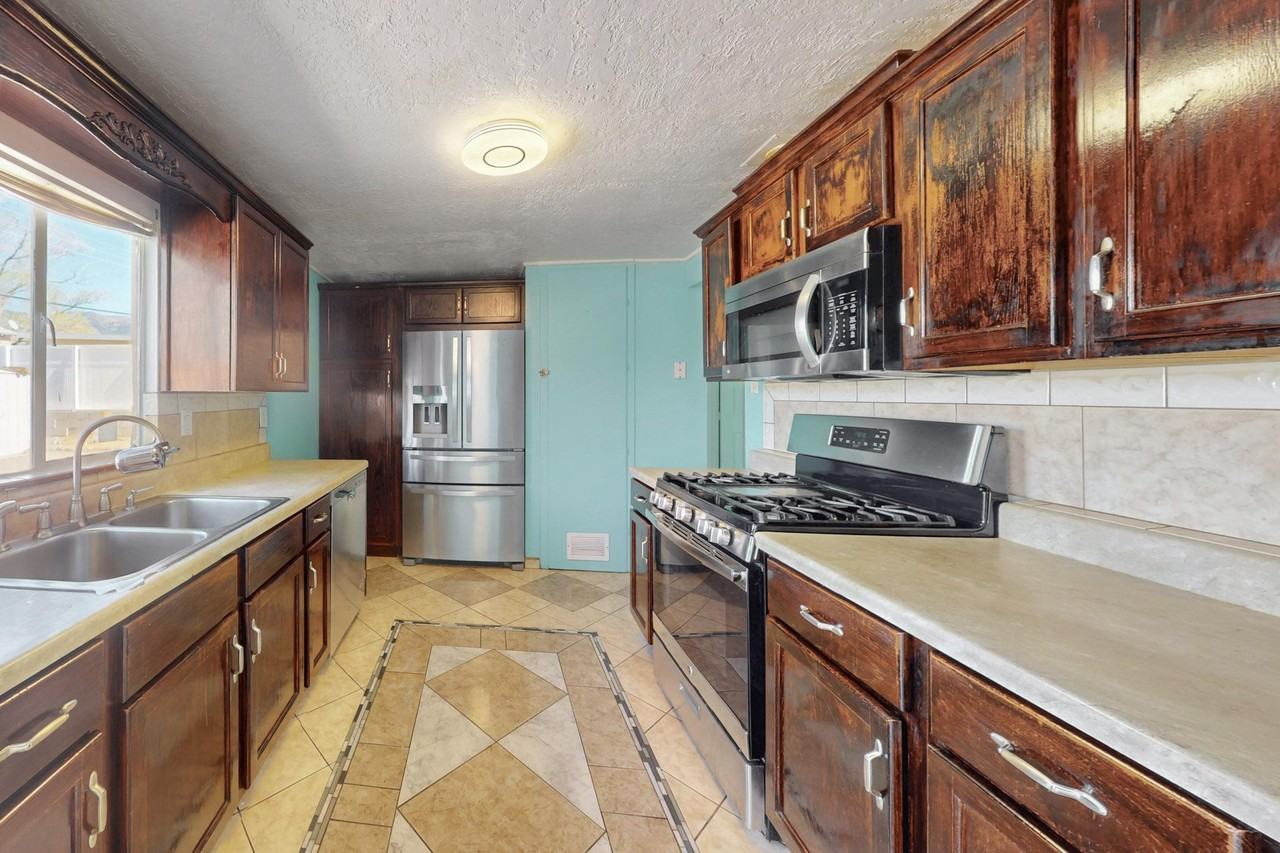 11517 Ralph Ave Ne #NA - Photo 2 of 36