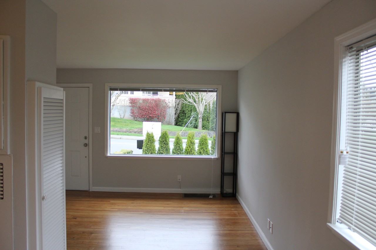 435 3rd St #435 - Photo 5 of 17