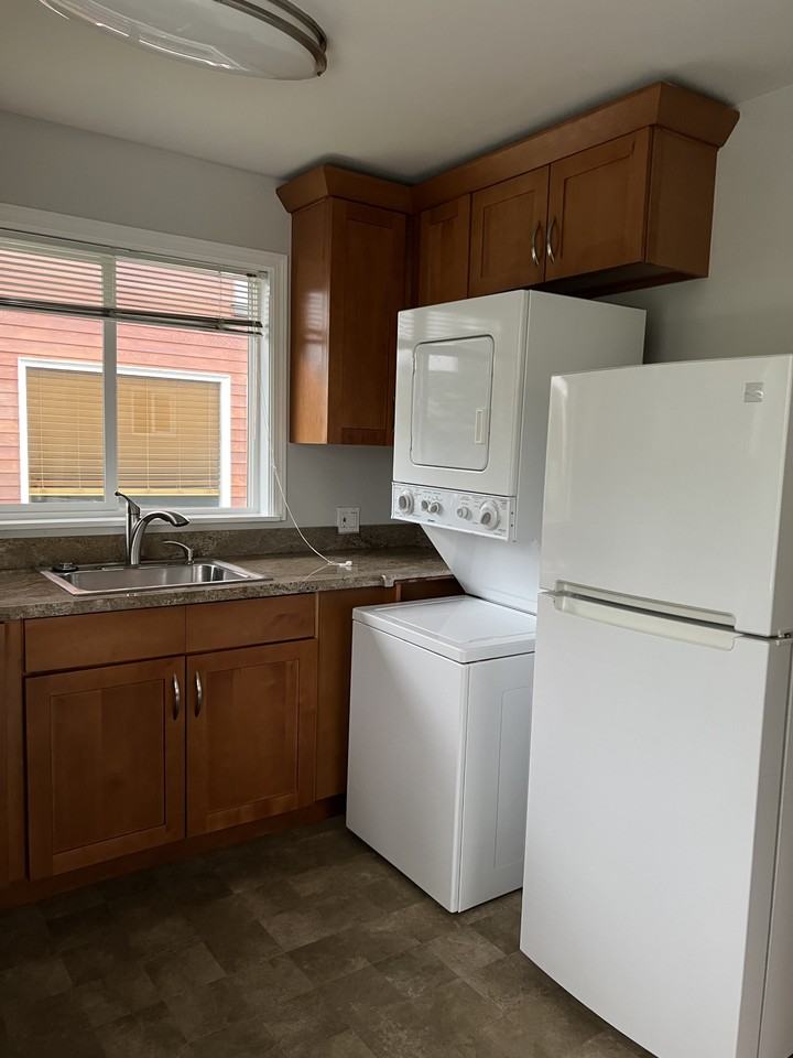 435 3rd St #435 - Photo 7 of 17