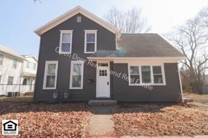 featured image of 2323 Fox Ave