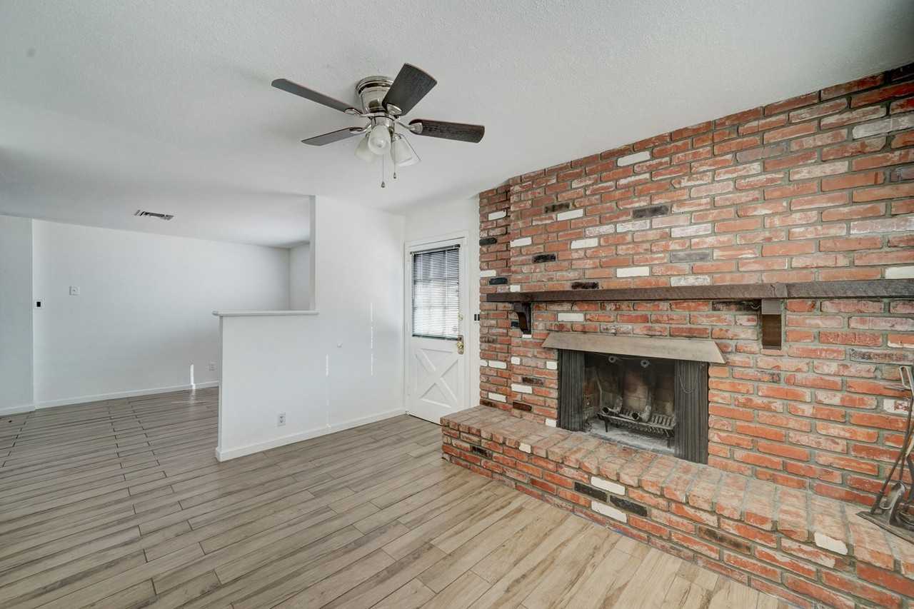 1374 W 14th St - Photo 6 of 34