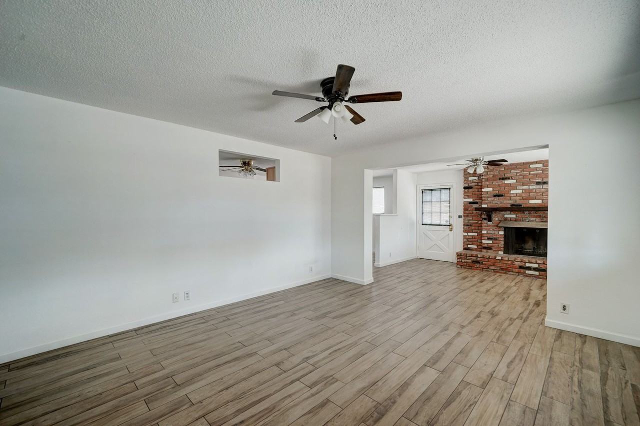 1374 W 14th St - Photo 7 of 34