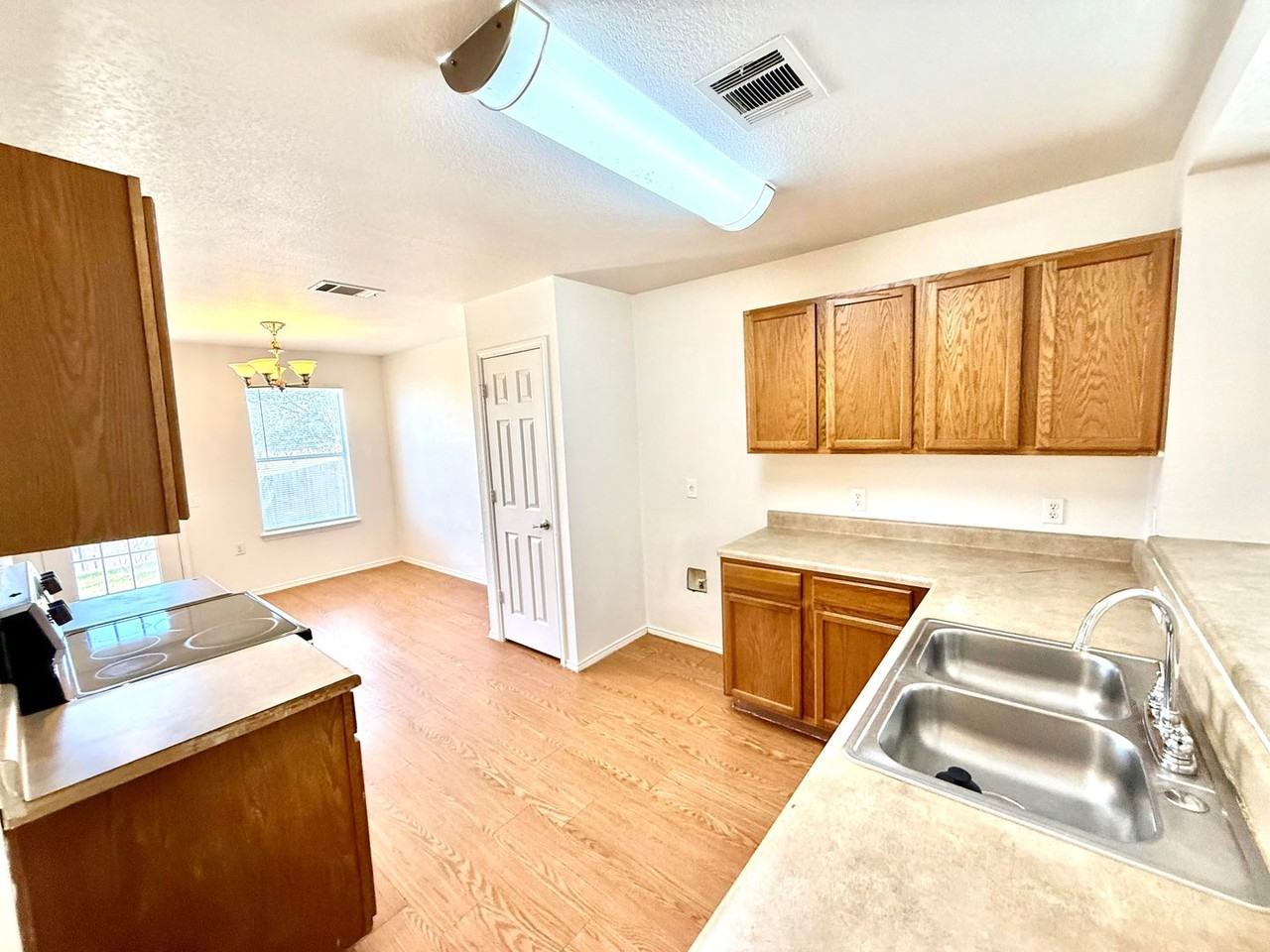 1401 Coriander Dr - Photo 6 of 15