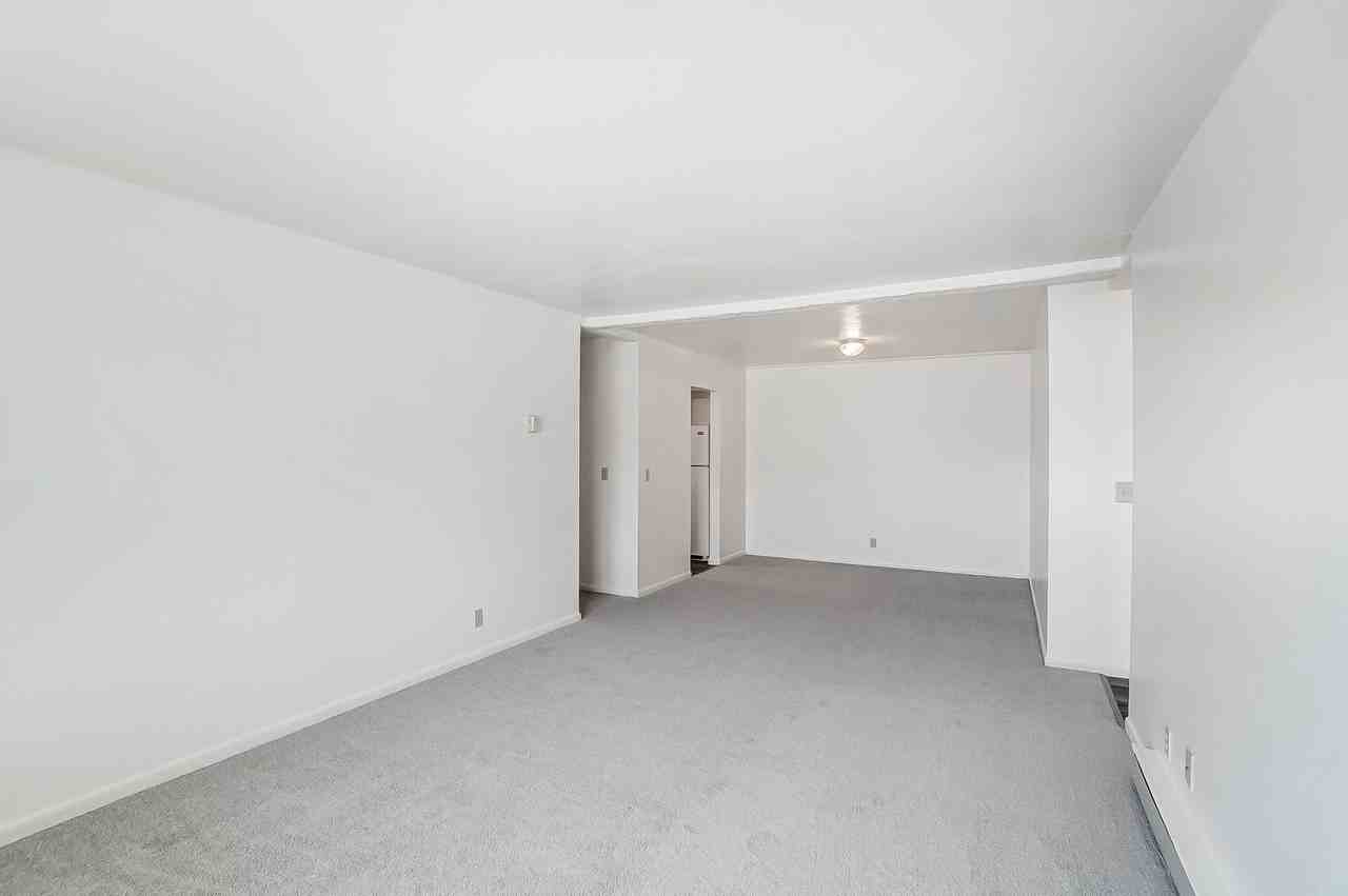 Westmoor Terrace Apartments - Photo 7 of 32