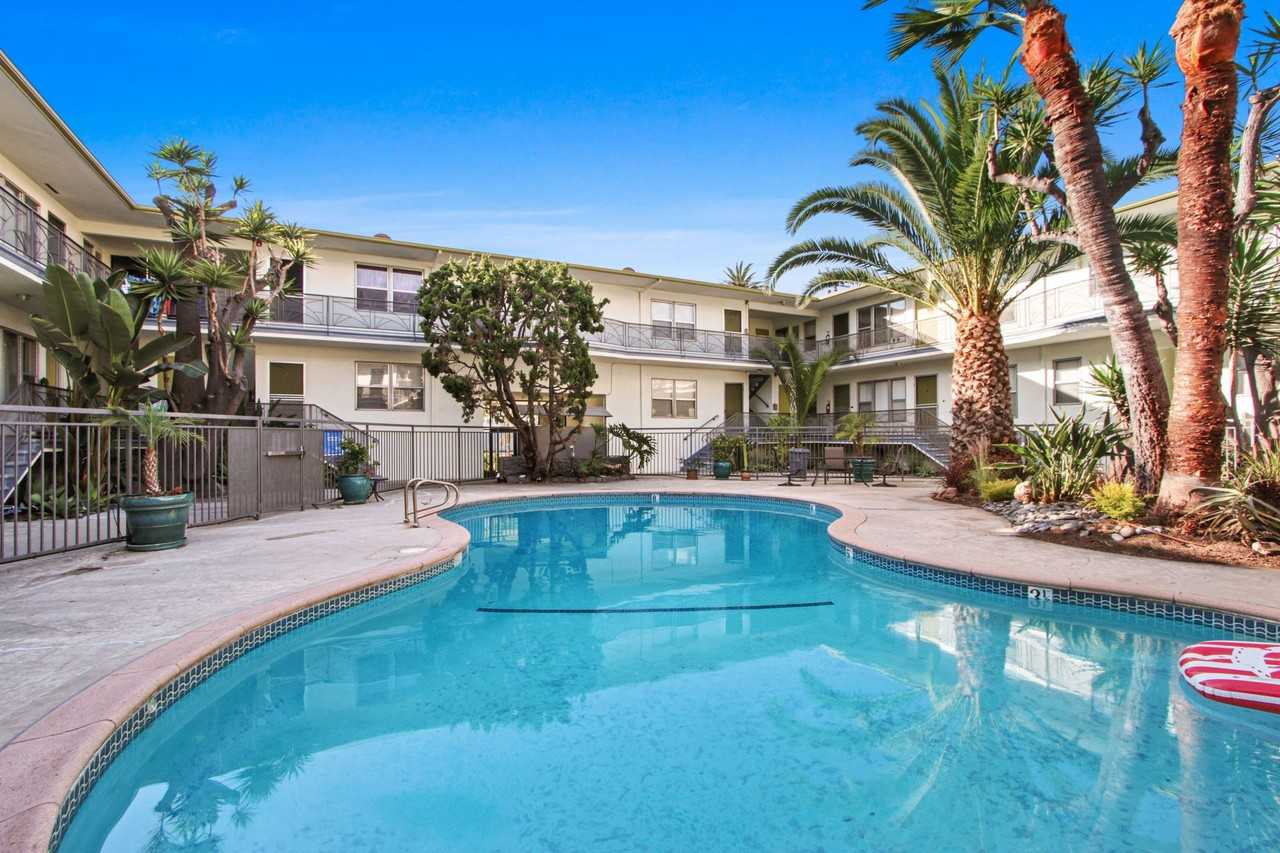 300 California Ave, North of Wilshire, Santa Monica - Photo 2 of 3