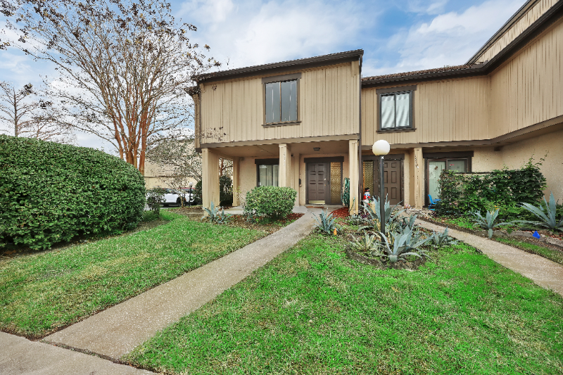 7646 Las Palmas Way - Photo 2 of 18