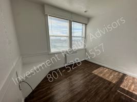 featured image of 260 W 1700 S #11