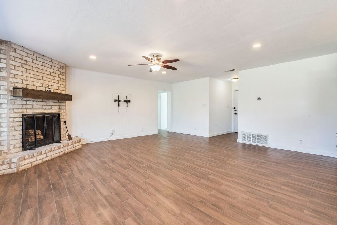 1612 Woodgreen Dr - Photo 3 of 27