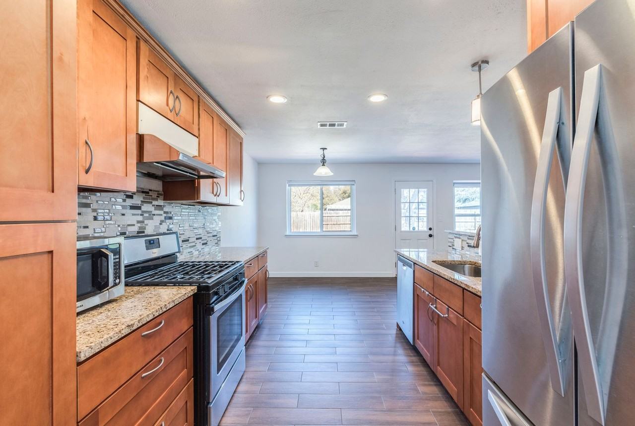 1612 Woodgreen Dr - Photo 2 of 27