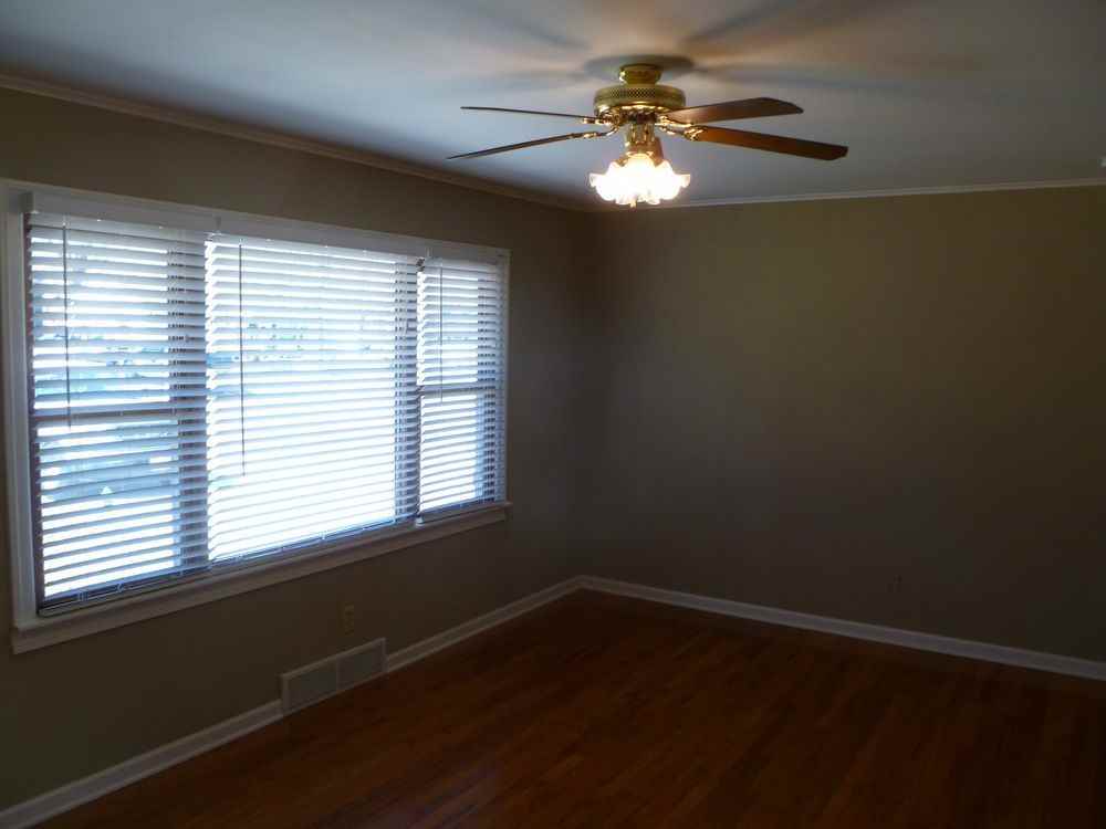 7423 Reeds Ln - Photo 3 of 15