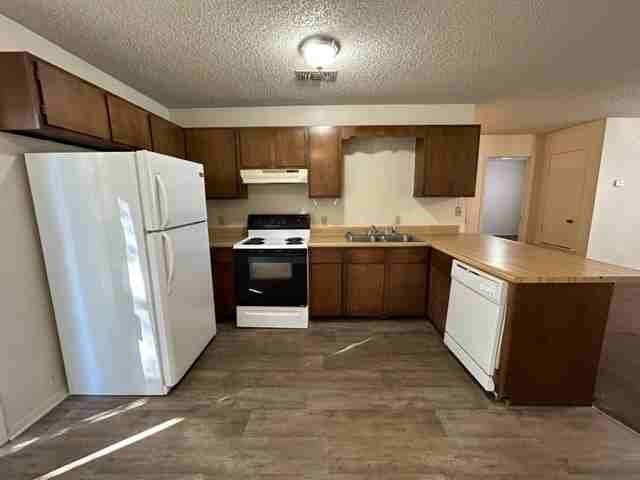 1350 North Constitution Avenue - Photo 3 of 12