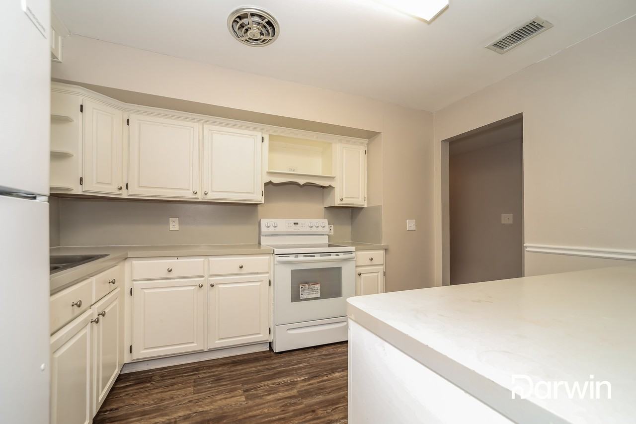 7426 Burlingame Dr S - Photo 3 of 15