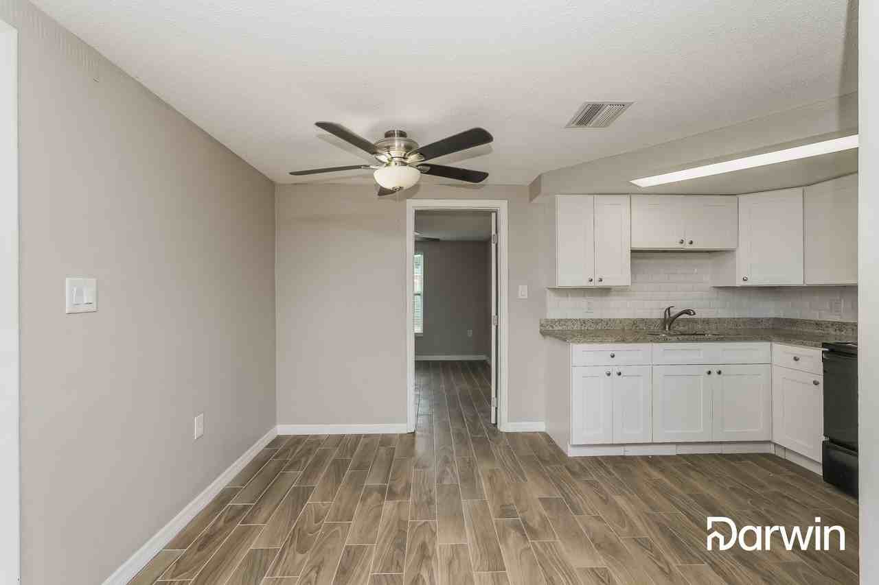 9809 Richwood Ln - Photo 2 of 15