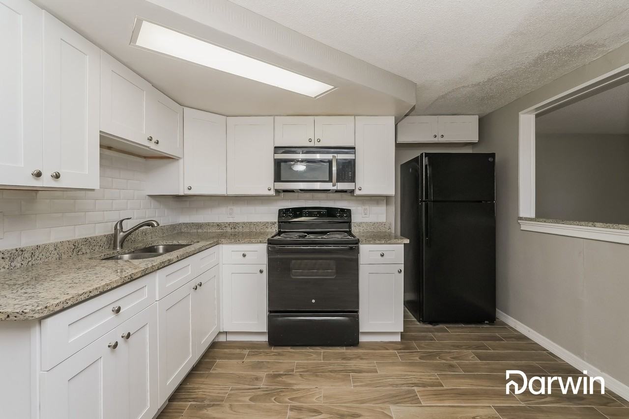 9809 Richwood Ln - Photo 3 of 15