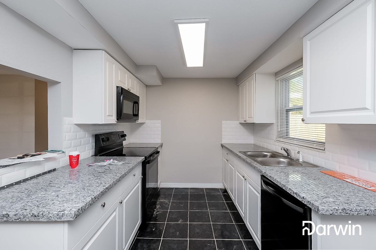 4631 Eastwood Ln - Photo 2 of 15