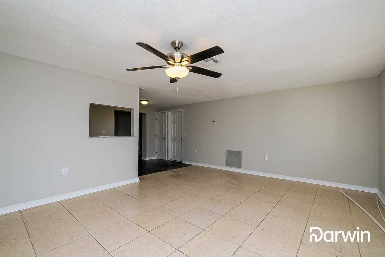 4631 Eastwood Ln - Photo 3 of 15