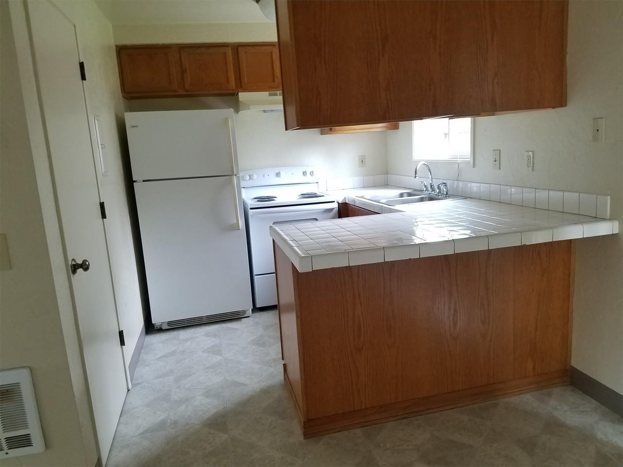 25182 East Broadway Avenue - Photo 4 of 5