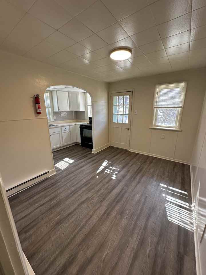 322 North Front Street - Photo 2 of 7