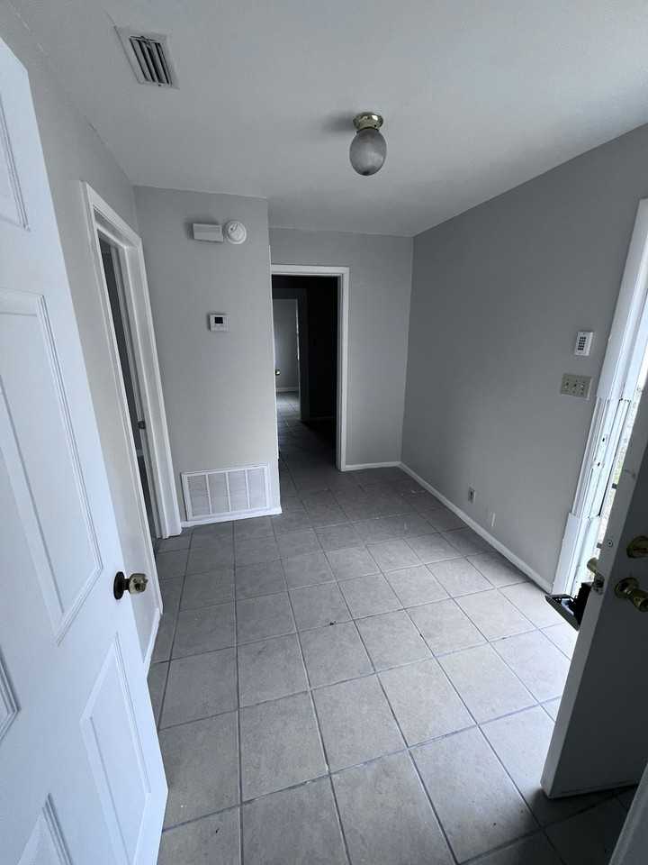 500 Summerville St - Photo 2 of 9