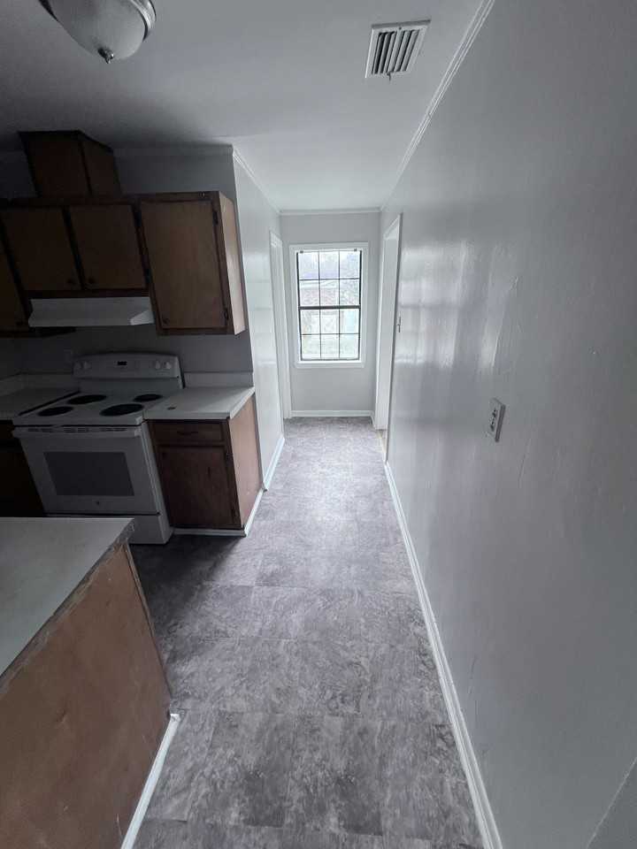 500 Summerville St - Photo 3 of 9