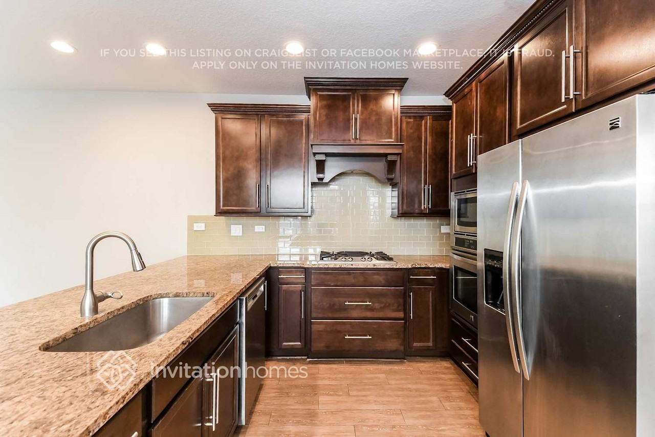 63 Canary Palm Ct - Photo 4 of 15