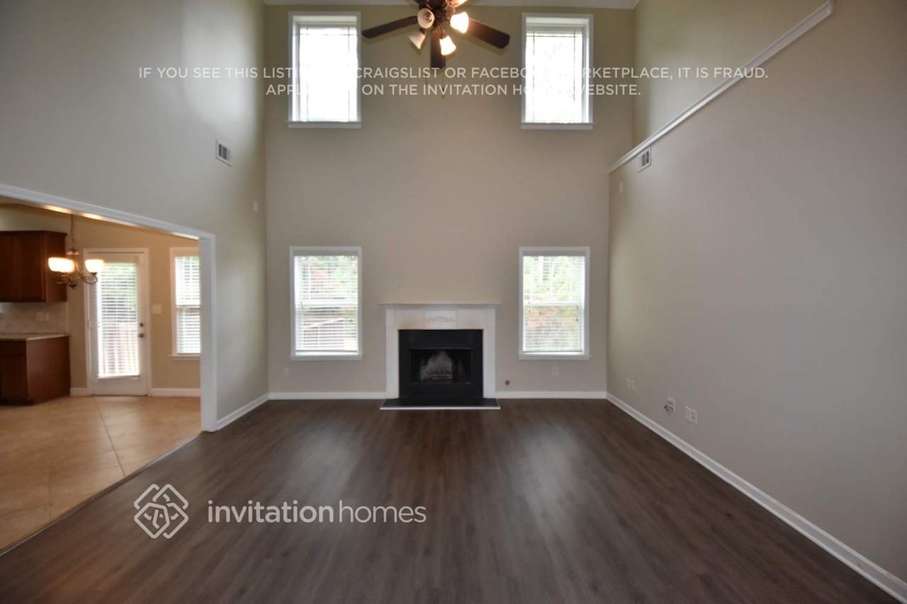 888 Potomac Dr - Photo 3 of 22