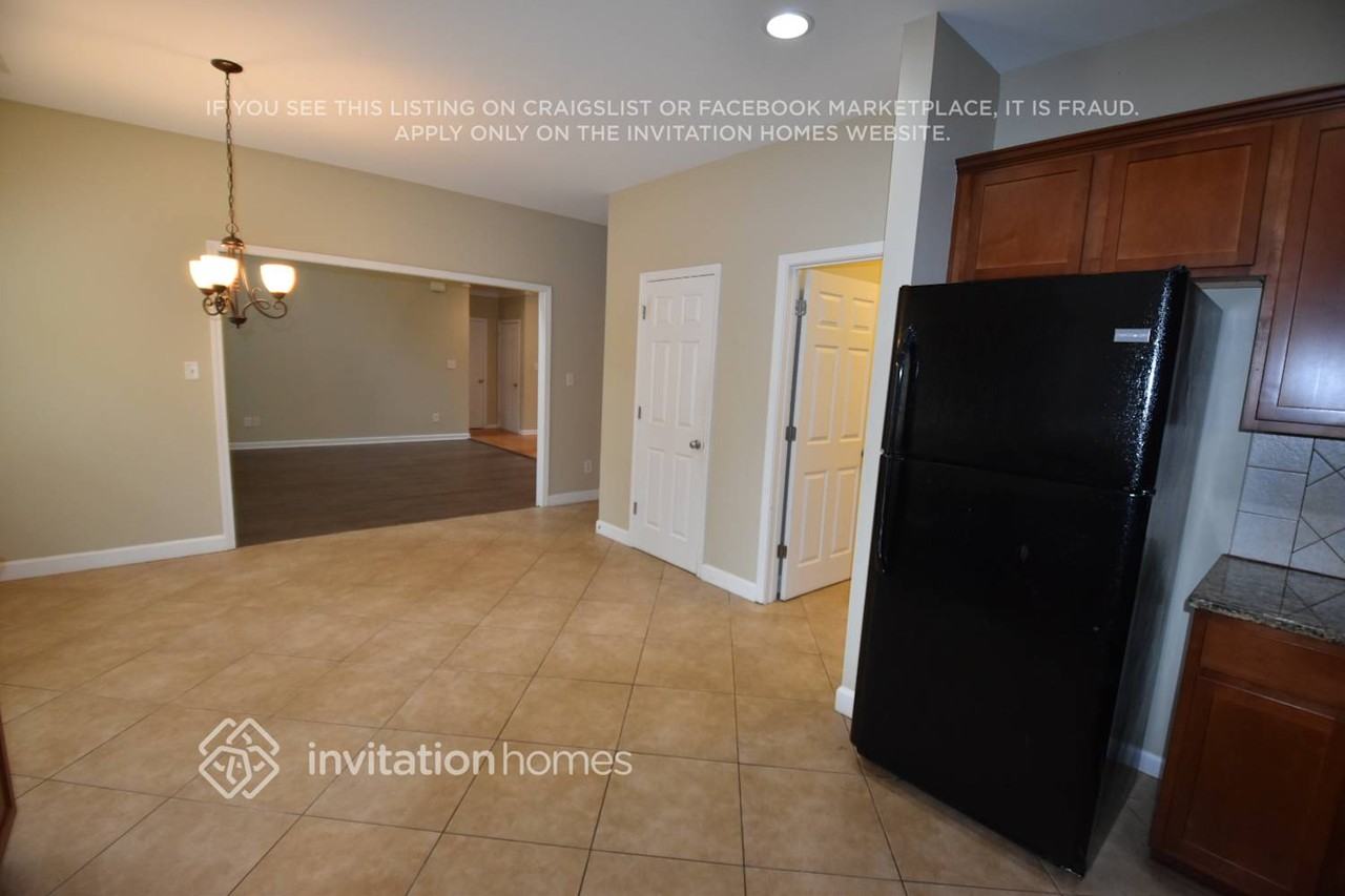 888 Potomac Dr - Photo 6 of 22