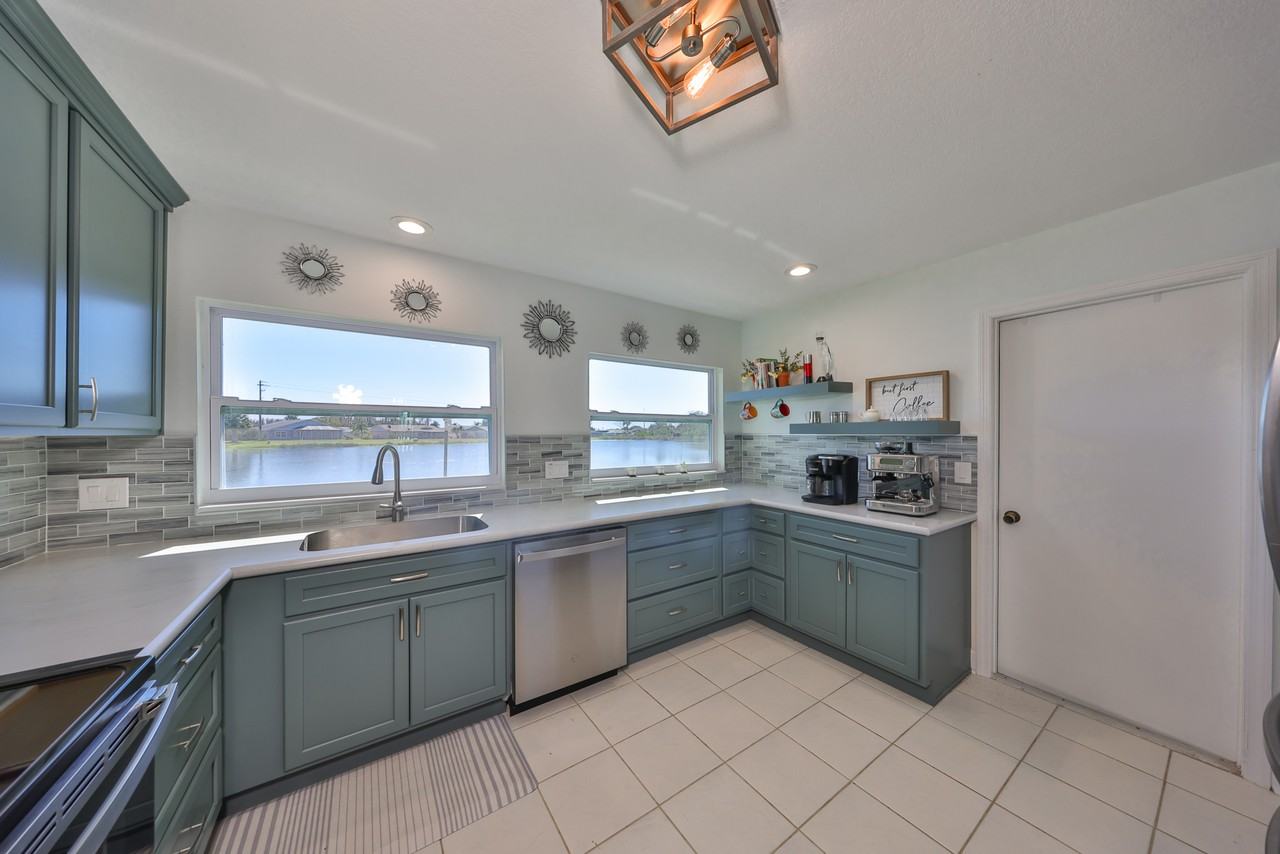 1615 Comfy Ct - Photo 3 of 40