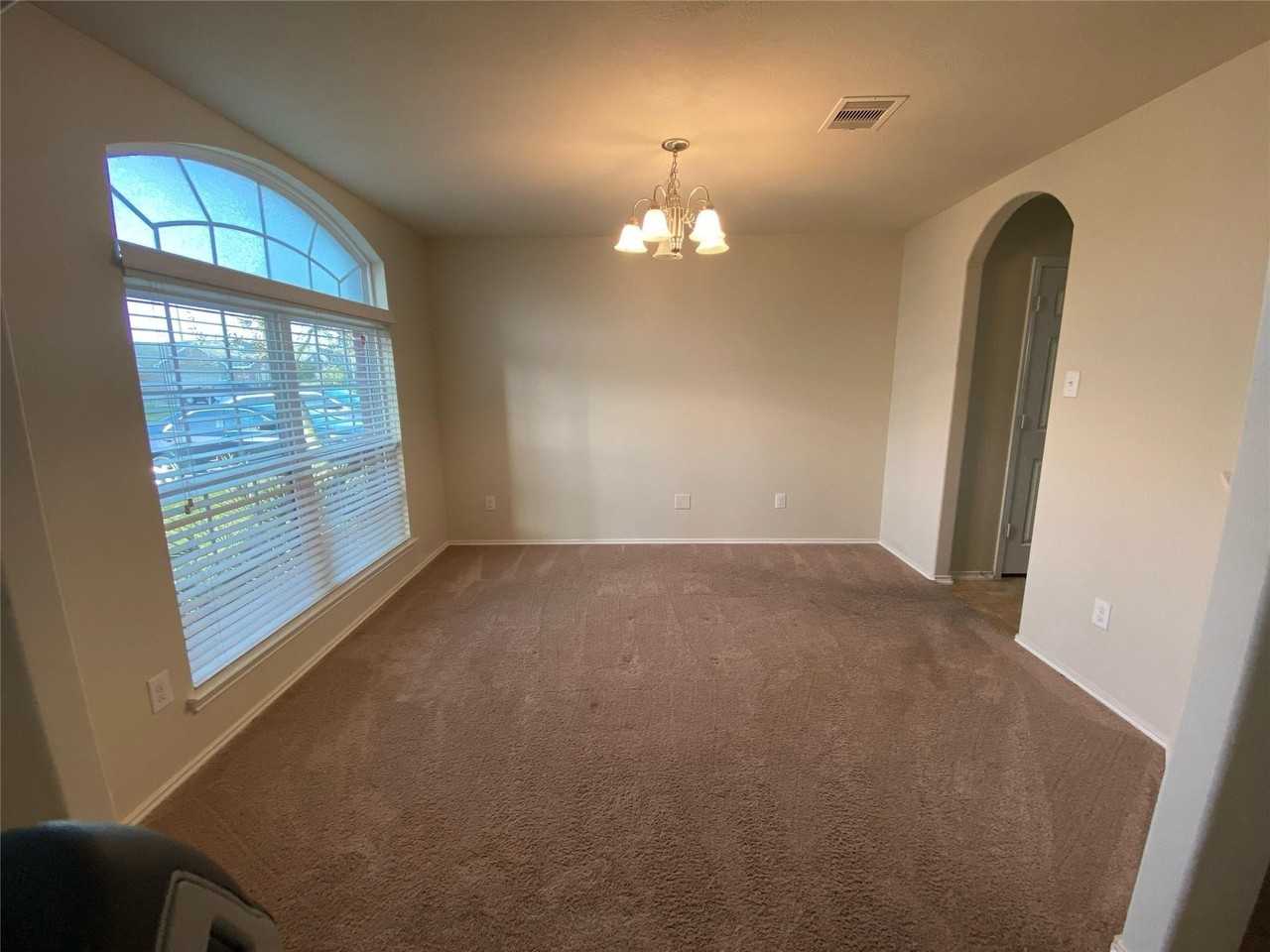 1515 Daffodil Rd - Photo 3 of 17