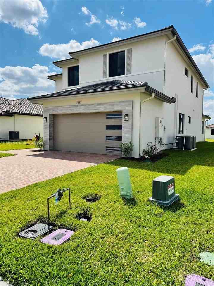 5085 Penella Avenue - Photo 2 of 50