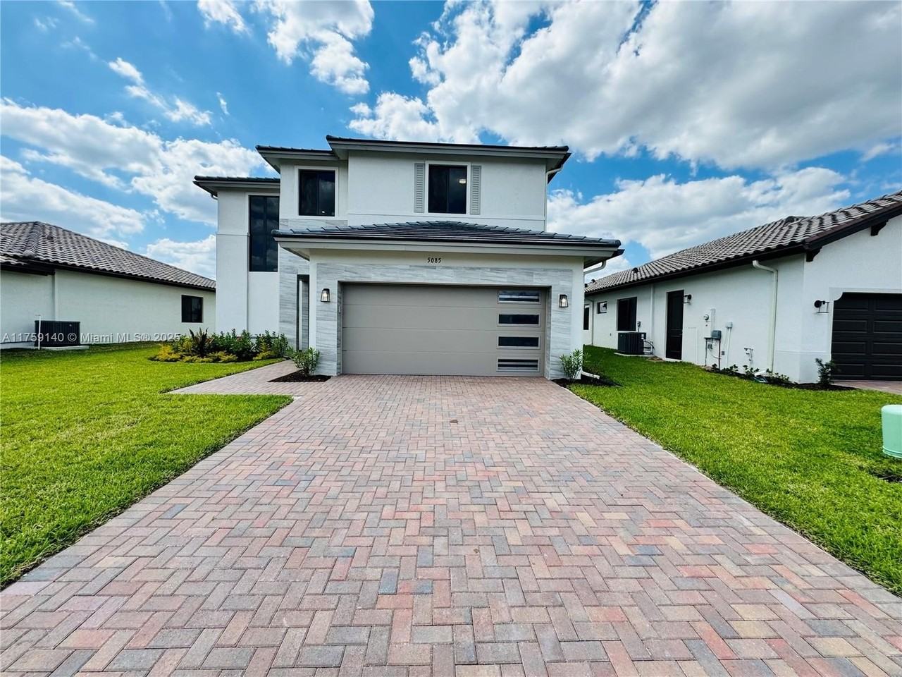 5085 Penella Avenue - Photo 3 of 50